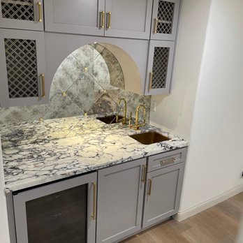 LC Glass & Mirror - Wet bar with antique mirrored tiles. - Glass & Mirrors Near Me - Los Angeles, California LC Glass & Mirror - Wet bar with antique mirrored tiles. - Glass & Mirrors Near Me - Los Angeles, California