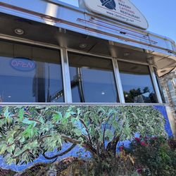 Izenberg's Catering & Cafe - Izenberg's