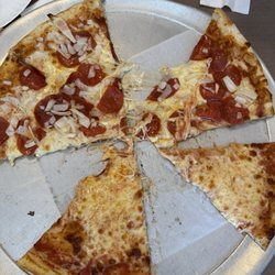 Chey's Pizza - Pizza