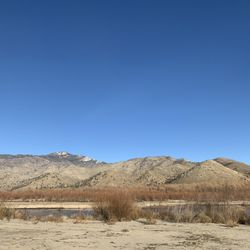 Lakeshore Lodge - The view behind the motel