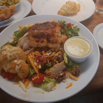 Cheddar's Scratch Kitchen - Chicken Pwcan Salad with Blackened Salmon - American Near Me - San Angelo, Texas