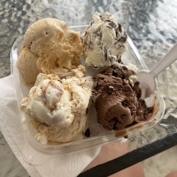 Gobbler's Knob Country Store - Pumpkin, moose tracks, death by chocolate and peanut butter cookie dough - Candy Stores Near Me - Bloomingdale, Indiana Gobbler's Knob Country Store - Pumpkin, moose tracks, death by chocolate and peanut butter cookie dough - Candy Stores Near Me - Bloomingdale, Indiana