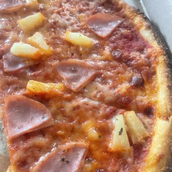 Blaze Pizza - Few pieces of toppings. Mostly crust and sauce with almost no cheese - Pizza Near Me - Temecula, California Blaze Pizza - Few pieces of toppings. Mostly crust and sauce with almost no cheese - Pizza Near Me - Temecula, California