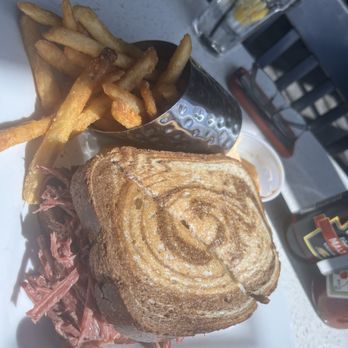 The Lakehouse Grille - Rueben - American Near Me - Culver, Indiana