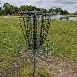 Centennial Park - Frisbee golf!