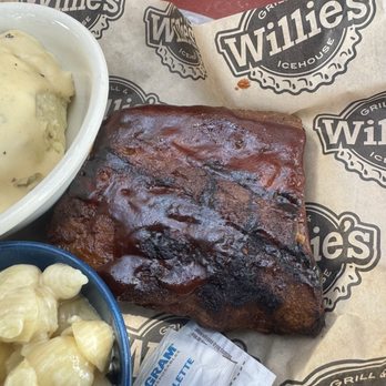 Willie's Grill & Icehouse - Burgers Near Me - New Braunfels, Texas Willie's Grill & Icehouse - Burgers Near Me - New Braunfels, Texas