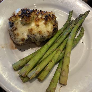 LongHorn Steakhouse - 9oz Flo's Filet with asparagus - Steakhouses Near Me - Orlando, Florida LongHorn Steakhouse - 9oz Flo's Filet with asparagus - Steakhouses Near Me - Orlando, Florida