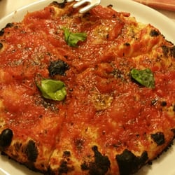 Pizzeria Elite - Pizza cooked in a wood oven, according to the old Neapolitan tradition