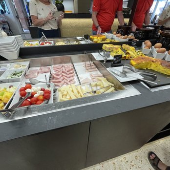 AC Hotel Venezia - Breakfast - Hotels Near Me - Venezia, VE
