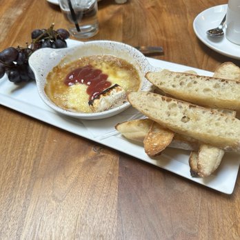 Noosh Nosh - Baked Brie - American Near Me - Louisville, Kentucky