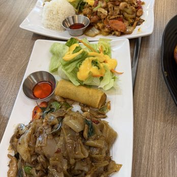 Fire Tiger Thai Food - Drunken Noodles & Cashew Nut Lunch Special - Thai Near Me - Whittier, California