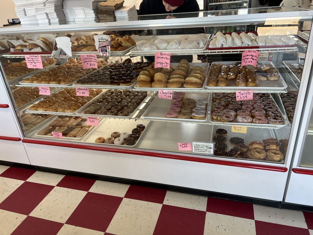 DONUT PALACE Updated September 2024 16 Photos & 15 Reviews 1022 W