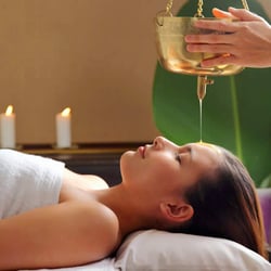 Ojas Ayurveda - Shirodhara is a steady flow of warm herbal oils or herbal preparations onto the forehead - deeply relaxes mind and body.