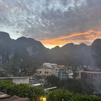 Cuna Hotel - Sunset view from the space deck - Hotels Near Me - El Nido, PLW Cuna Hotel - Sunset view from the space deck - Hotels Near Me - El Nido, PLW