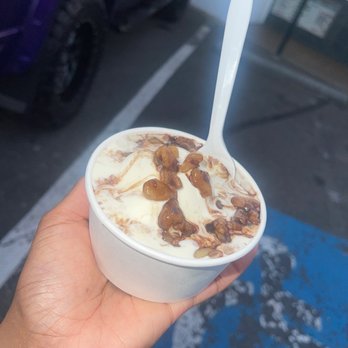 Carl's Ice Cream - Chocolate maple nut sundae - Ice Cream & Frozen Yogurt Near Me - Fredericksburg, Virginia