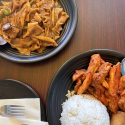 Dek Sen's By Rustic Spoon - Kee Mow & BBQ Chicken Lunch Special