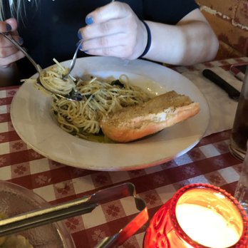 Vinny Vanucchi's - Spaghetti with olive oil - Italian Near Me - Dubuque, Iowa