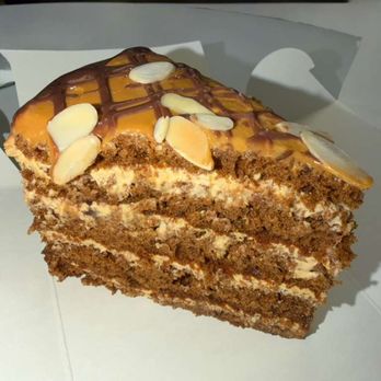 Farmer’s Milk - Carmel Honey Cake - Cafes Near Me - Schaumburg, Illinois