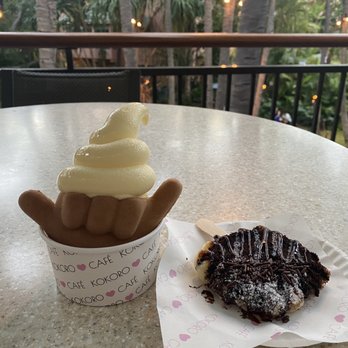 Kokoro Cafe - Shaka dole whip & Oreo mochi waffle - Desserts Near Me - Honolulu, Hawaii