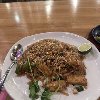 Loving Hut - Milpitas - Pad thai - Vegetarian Near Me - Milpitas, California