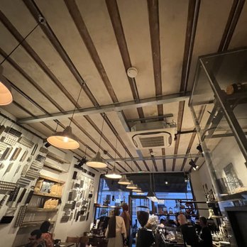 Italian Bear Chocolate - Interior - Chocolatiers & Shops Near Me - London, XGL