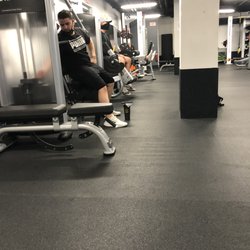 Beacon Hill Athletic Clubs - Example of a maskless gym goer