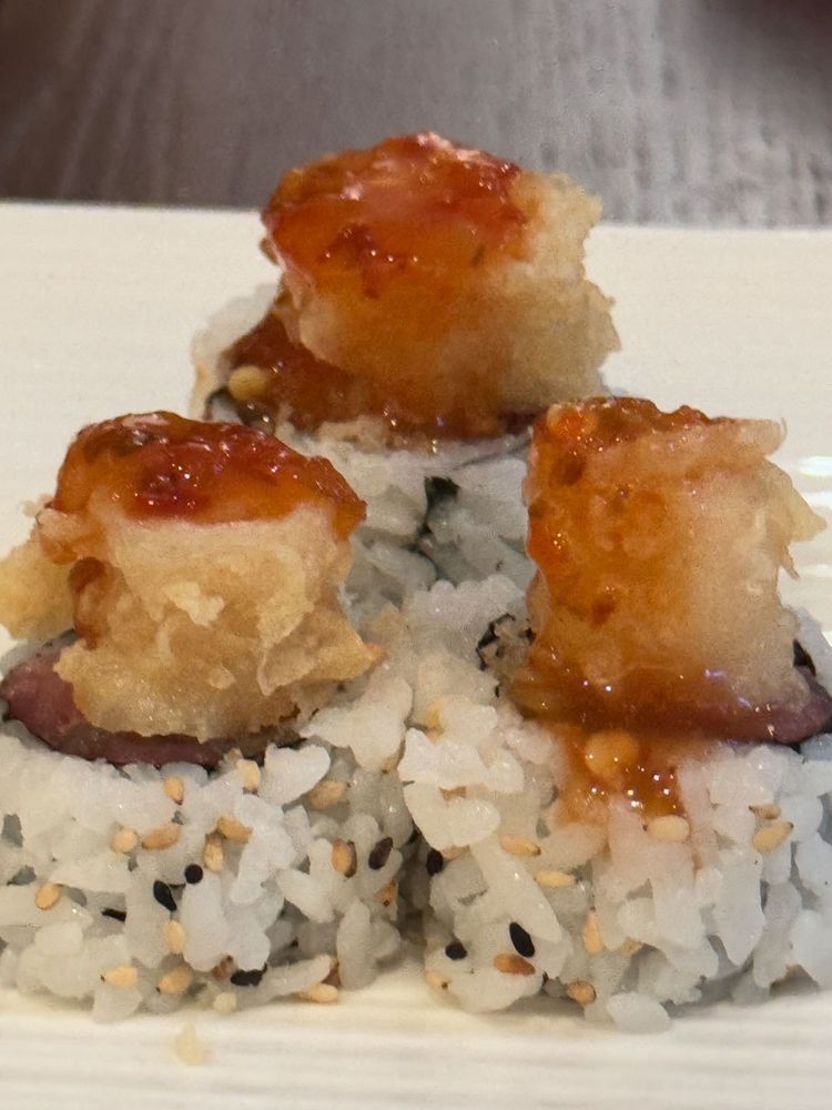 Hee Sushi Logo
