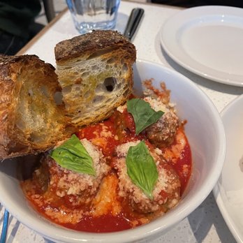 La Pecora Bianca UES - Italian Near Me - New York, New York