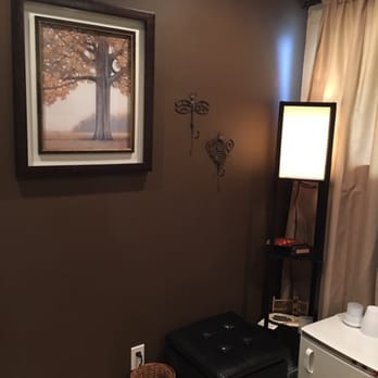 De-Qi Acupuncture - Wood room - Skin Care Near Me - Bellevue, Washington De-Qi Acupuncture - Wood room - Skin Care Near Me - Bellevue, Washington