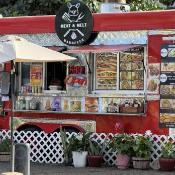 Meat & Melt Barbecue - Outside of restaurant - Barbeque Near Me - Kahului, Hawaii