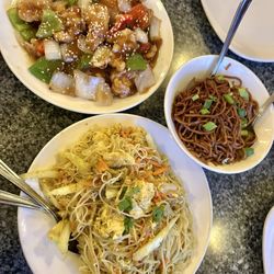 Diplomat Restaurant - Singaporean noodle + sweet & sour chicken