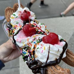 Thursday Night Market - Ice cream Churros #2 (aka Churros Split #2) (10$) (non cash tax - +0.39$),
