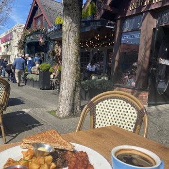 Penny Farthing Public House - Eggs & bacon - Pubs Near Me - Victoria, British Columbia