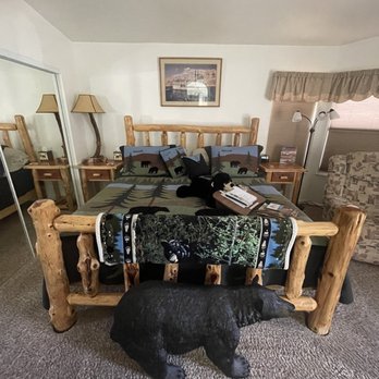 The Bears Den B&B - King Bedroom - Bed & Breakfast Near Me - Page, Arizona The Bears Den B&B - King Bedroom - Bed & Breakfast Near Me - Page, Arizona