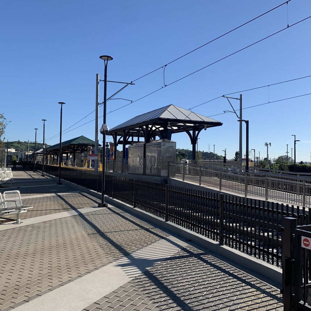 Glendora Station - Glendora Metro Station (looking east) - Train Stations Near Me - Glendora, California