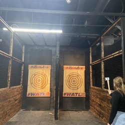 Bad Axe Throwing Long Beach - Axe throwing rink