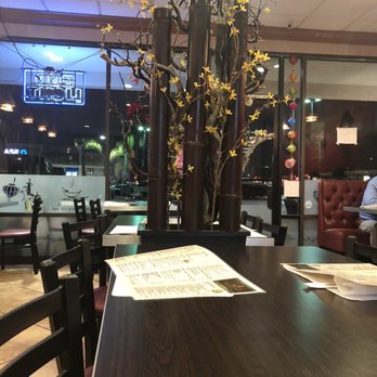 Pho Lantern Cafe - 1/2 empty place on Friday night. 2 very scratchy people sitting in Larry corner looked high on something. - Vietnamese Near Me - Costa Mesa, California