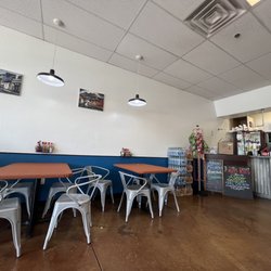 El Pacifico Mariscos Y Pupusas - Inside