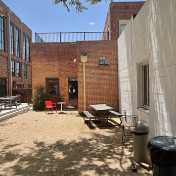 Lamppost Coffee - Outdoor patio area - Coffee & Tea Near Me - Georgetown, Texas
