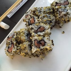 Z10 - Lachs Maki in Kürbiskernmantel