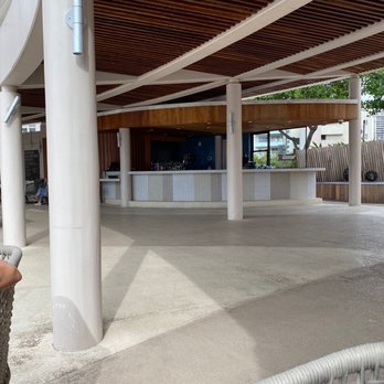 Hinana Bar - Non existent service by the Pool - Lounges Near Me - Honolulu, Hawaii