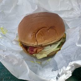 Tere Cheeseburger with bacon and the works (but no tomato!) Tere Cheeseburger with bacon and the works (but no tomato!)