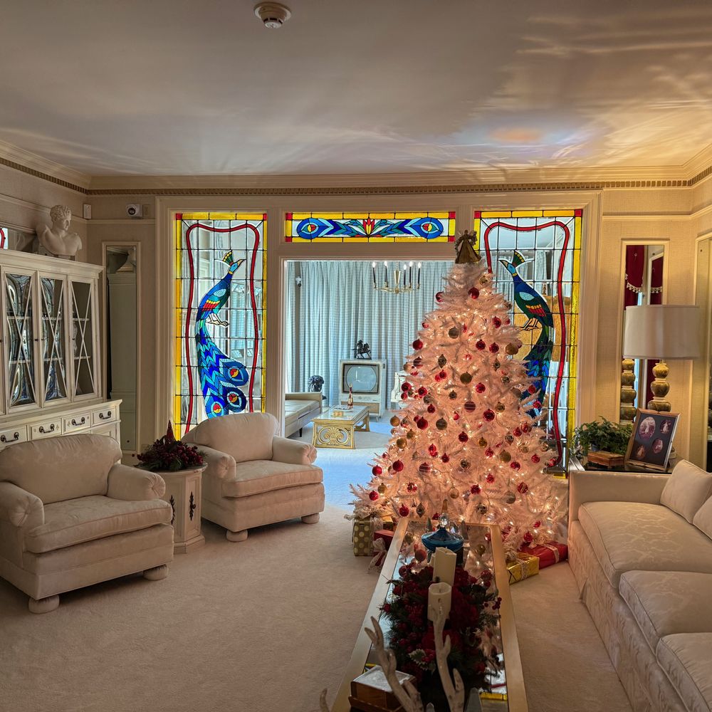 Graceland Mansion - Beautiful living room - Museums Near Me - Memphis, Tennessee Graceland Mansion - Beautiful living room - Museums Near Me - Memphis, Tennessee