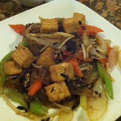 Pad woon sen glass noodle made vegan w/o egg.