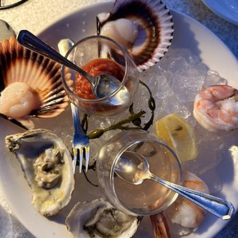Castaway Burbank - Seafood Tower - Dine LA - Bars Near Me - Burbank, California Castaway Burbank - Seafood Tower - Dine LA - Bars Near Me - Burbank, California