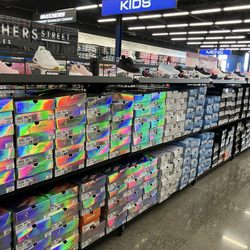 SKECHERS Warehouse Outlet