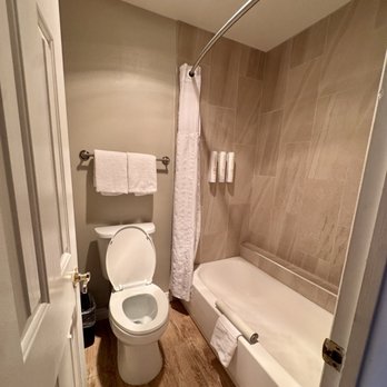 Chase Suite Hotel - Bathroom - Hotels Near Me - Newark, California
