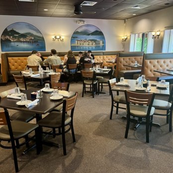 Lido's Restaurant & Pizzeria - Interior - Pizza Near Me - Meriden, Connecticut