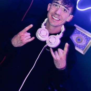Bizarre Bar Downtown - DJ Chris Iacob - Sports Bars Near Me - Springfield, Missouri