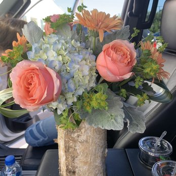 Blumengärten - Flower & incredible vase! - Florists Near Me - Cornelius, North Carolina